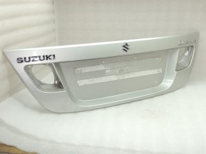 Suzuki Liana aizmugurējo durvju apšuvums sudraba krāsā 8394054G00Z2S
