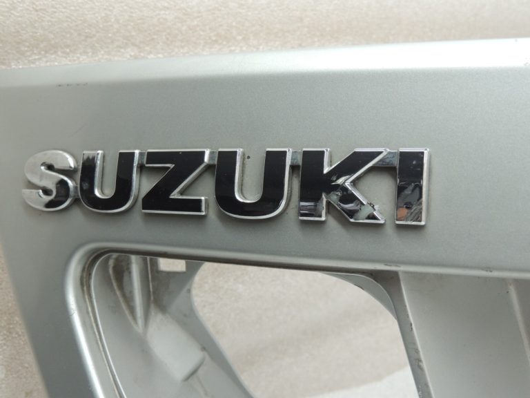 Suzuki Liana aizmugurējo durvju apšuvums sudraba krāsā 8394054G00Z2S