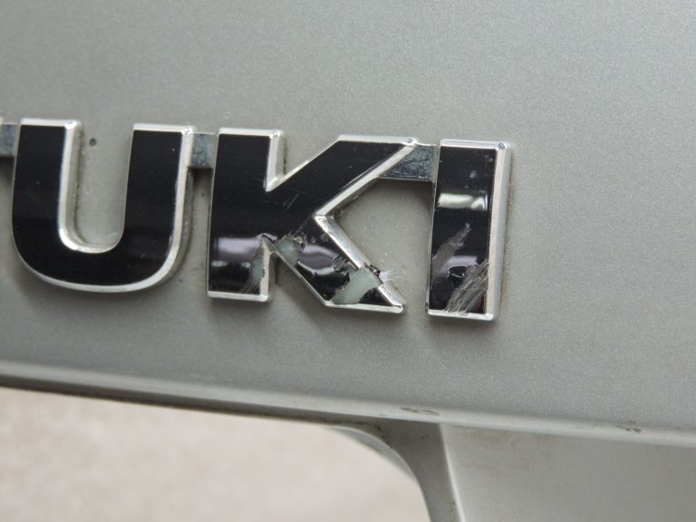 Suzuki Liana aizmugurējo durvju apšuvums sudraba krāsā 8394054G00Z2S