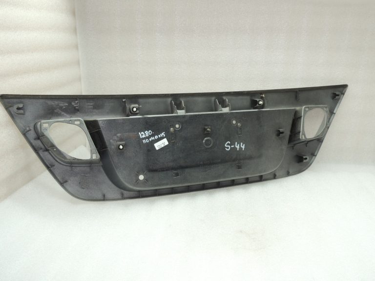 Suzuki Liana aizmugurējo durvju apšuvums sudraba krāsā 8394054G00Z2S