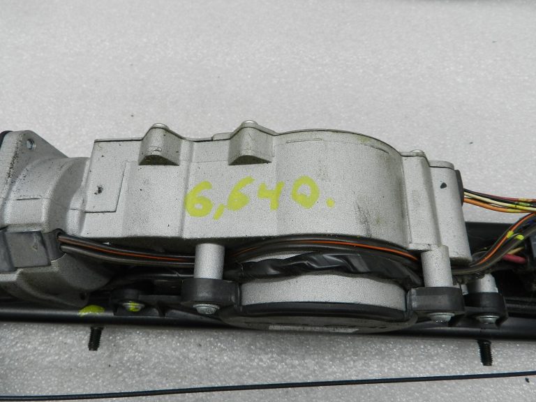 Chrysler Grand Voyager Oriģinālais bīdāmo durvju elektromotors pa kreisi