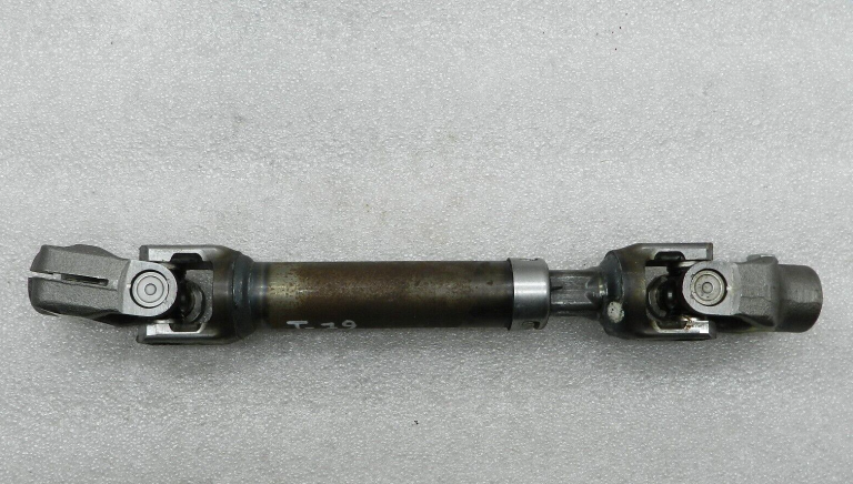 Toyota Avensis oriģinālais stūres kardāns 4526005100