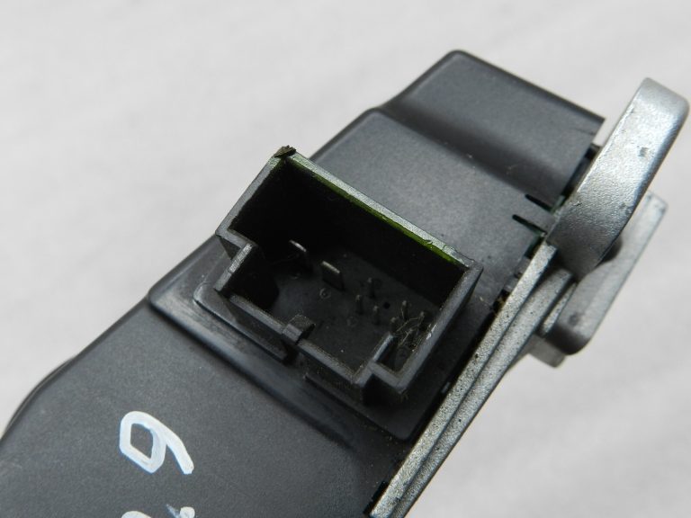 VW Passat oriģinālais vadības bloks stūres kolonnas vadības bloks stūres bloķētājs