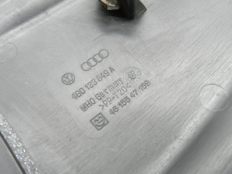 Audi A4 A6 oriģinālais gaisa filtra kastes vāks 4B0133849A