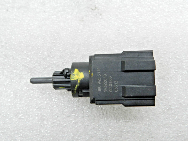 Volkswagen Audi Seat Skoda oriģināls bremžu signāllukturu slēdzis 6Q0945511