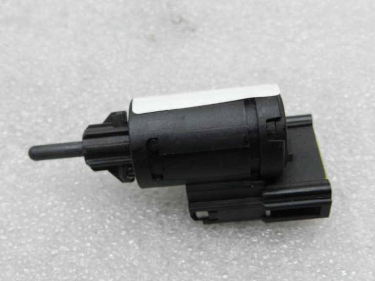Volkswagen Audi Seat Skoda oriģināls bremžu signāllukturu slēdzis 6Q0945511