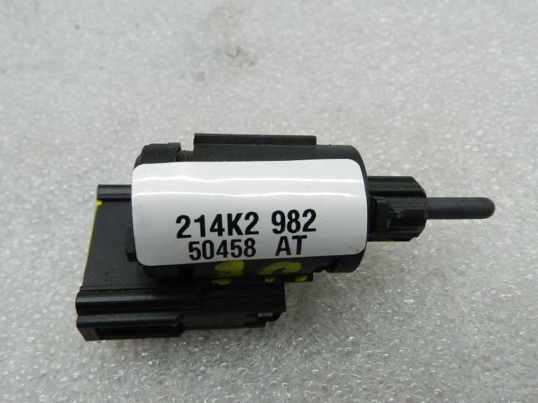 Volkswagen Audi Seat Skoda oriģināls bremžu signāllukturu slēdzis 6Q0945511