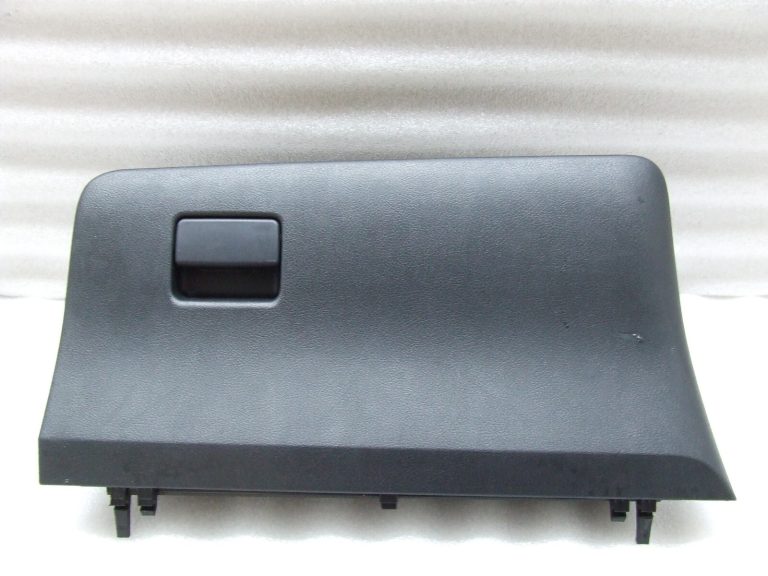 Toyota Yaris P13 oriģinālais cimdu nodalījums 555500D151C1