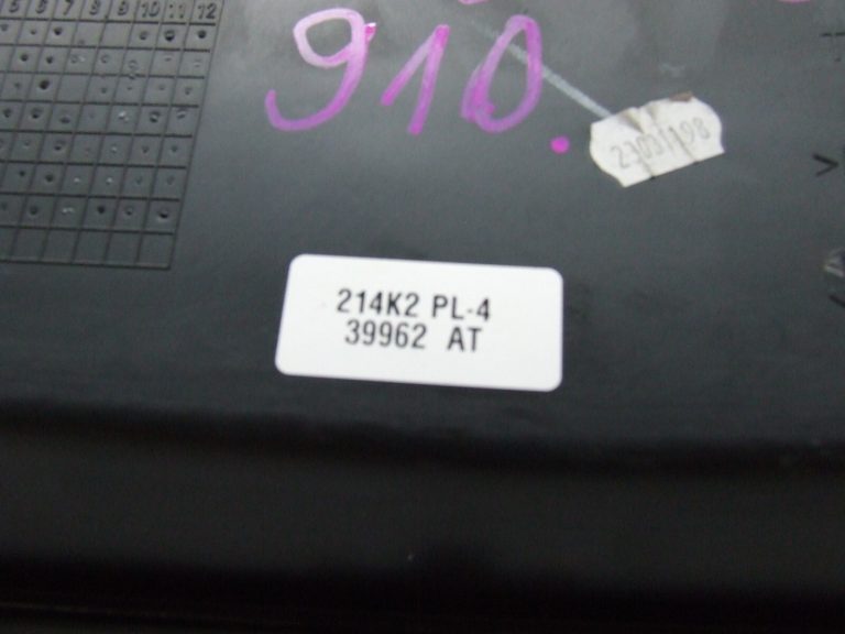 Toyota Yaris P13 oriģinālais cimdu nodalījums 555500D151C1