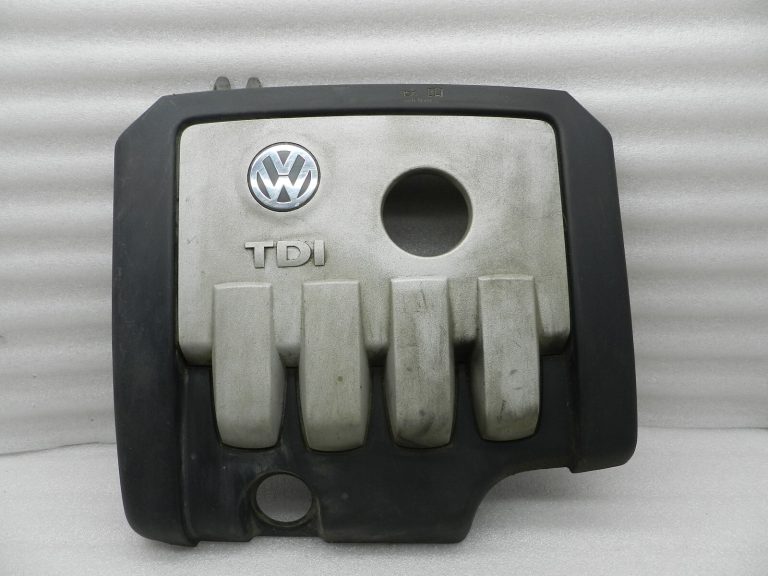 Volkswagen Passat TDI motora pārsegs
