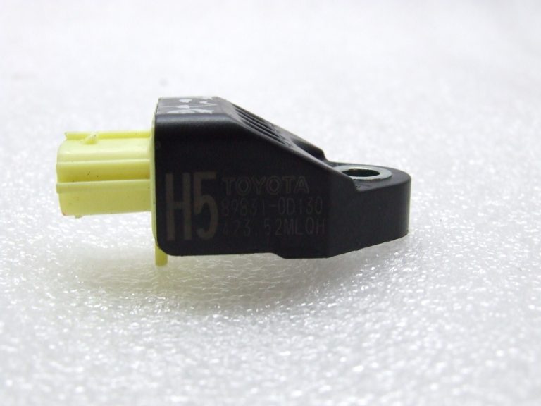 Toyota Yaris P13 oriģinālais trieciena sensors 89831-0d130
