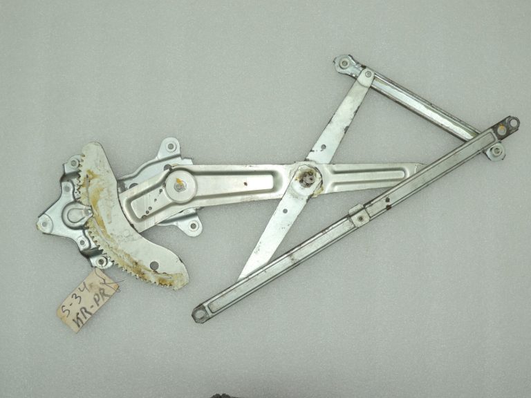 Suzuki Swift Mk1 Logu regulators bez motora Priekšējais kreisais 83402-63J51