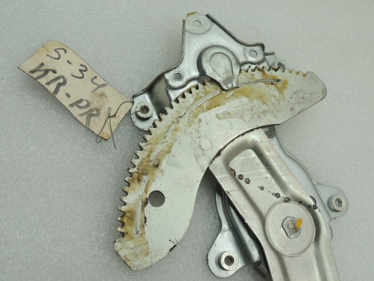 Suzuki Swift Mk1 Logu regulators bez motora Priekšējais kreisais 83402-63J51