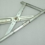 Suzuki Swift Mk1 Logu regulators bez motora Priekšējais kreisais 83402-63J51