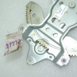 Suzuki Swift Mk1 Logu regulators bez motora Priekšējais kreisais 83402-63J51