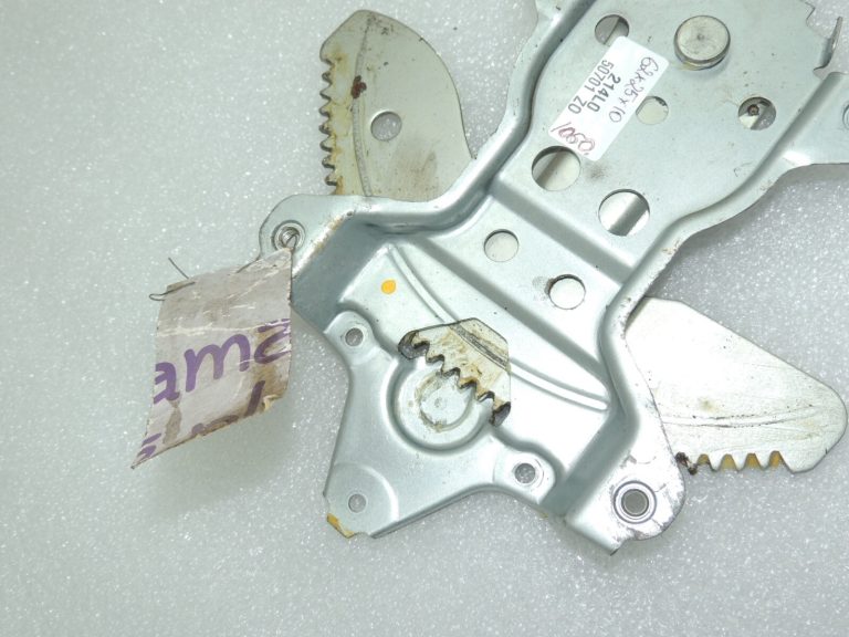 Suzuki Swift Mk1 Logu regulators bez motora Priekšējais kreisais 83402-63J51