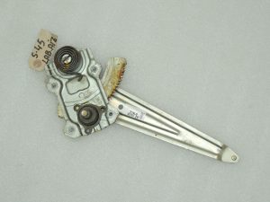 Suzuki Swift Mk1 SX4 Aizmugurējā loga regulators labais 83510-62J00