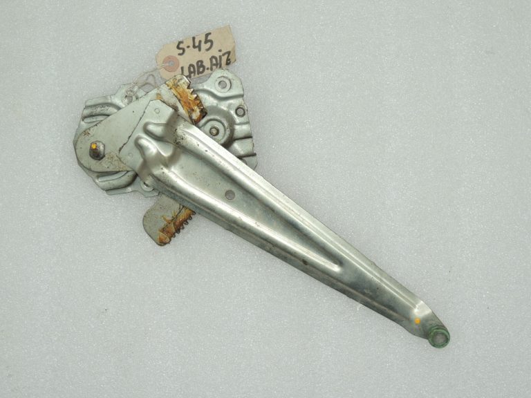 Suzuki Swift Mk1 SX4 Aizmugurējā loga regulators labais 83510-62J00