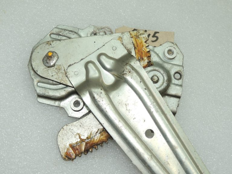 Suzuki Swift Mk1 SX4 Aizmugurējā loga regulators labais 83510-62J00