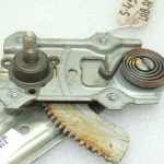 Suzuki Swift Mk1 SX4 Aizmugurējā loga regulators labais 83510-62J00