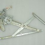 Suzuki SX4 Mk2 Logu regulators bez motora Priekšējais labais 83410-79J11
