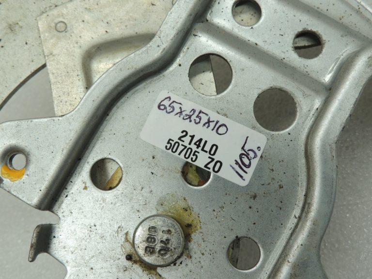 Suzuki SX4 Mk2 Logu regulators bez motora Priekšējais labais 83410-79J11