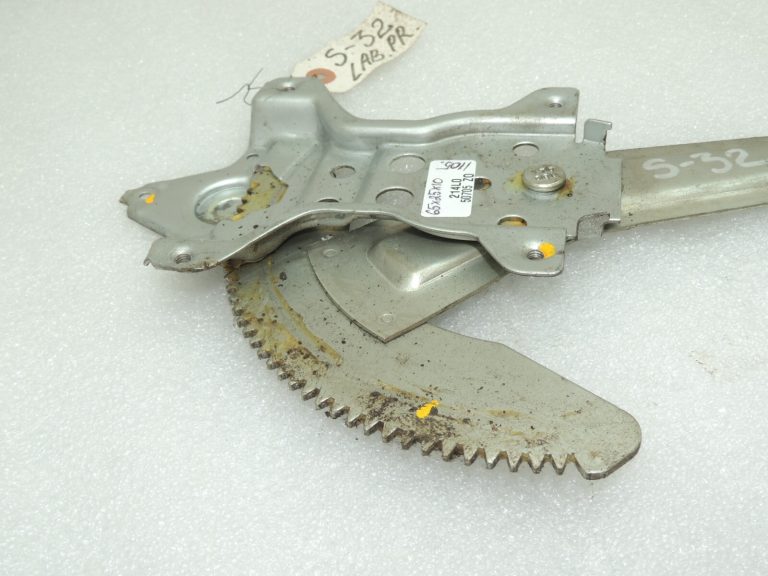 Suzuki SX4 Mk2 Logu regulators bez motora Priekšējais labais 83410-79J11