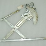 Suzuki SX4 Mk2 Logu regulators bez motora Priekšējais labais 83410-79J11
