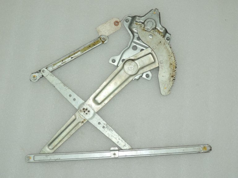 Suzuki SX4 Mk2 Logu regulators bez motora Priekšējais labais 83410-79J11