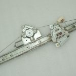 Suzuki Grand Vitara Mk3 Logu regulatora motors priekšējais labais 83401-65J00