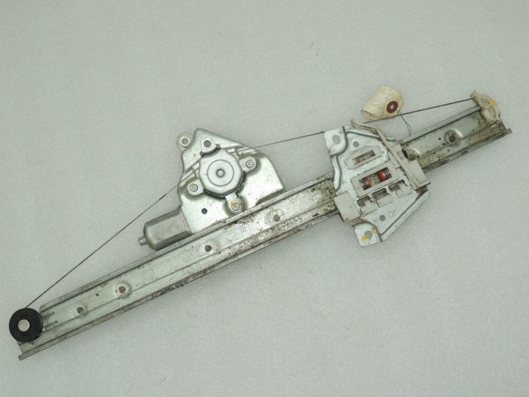 Suzuki Grand Vitara Mk3 Logu regulatora motors priekšējais labais 83401-65J00