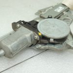 Suzuki Grand Vitara Mk3 Logu regulatora motors priekšējais labais 83401-65J00