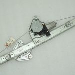 Suzuki Grand Vitara Mk3 Logu regulatora motors priekšējais labais 83401-65J00