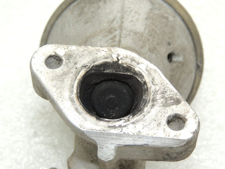 Suzuki Liana 1.4D EGR vārsta līnija 1852073J00, 1853073J00