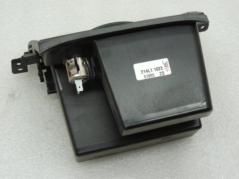 OEM Suzuki SX4 instrumentu paneļa pelnu trauks 7383079J105PK