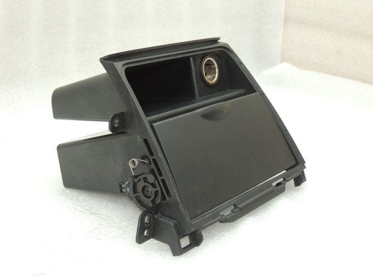 OEM Suzuki SX4 instrumentu paneļa pelnu trauks 7383079J105PK