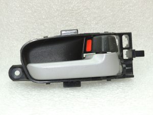 Suzuki Grand Vitara III Iekšējo durvju rokturis priekšējais aizmugurējais labais 83110-65J10-BWJ