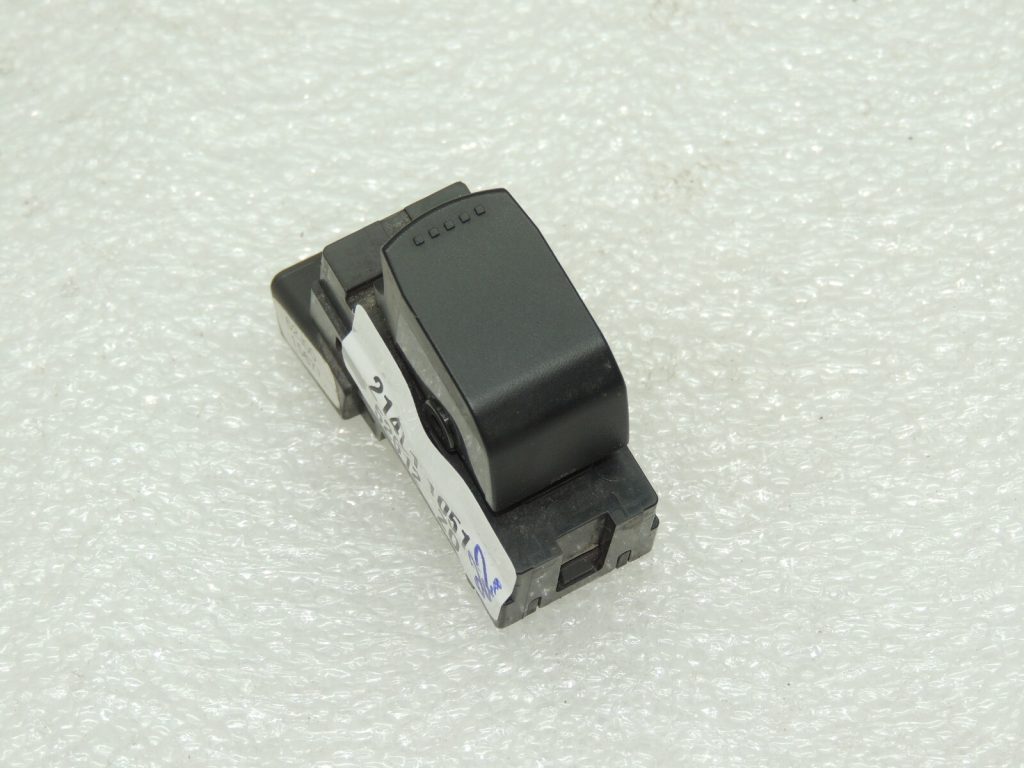 Suzuki Grand Vitara III elektrisko logu slēdzis 37995-62J00