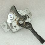 Suzuki Jimny III motora pārsega slēdzene 8211081A01