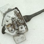 Suzuki Jimny III motora pārsega slēdzene 8211081A01