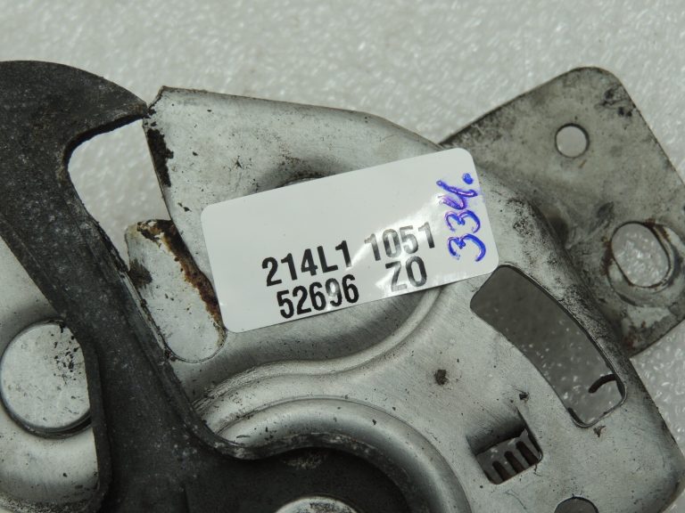 Suzuki Jimny III motora pārsega slēdzene 82110-81A13