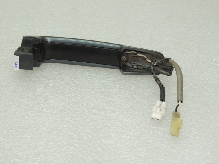 Suzuki Grand Vitara III ārējā bagāžnieka durvju rokturis bez atslēgas pelēks 82810-63821-ZDL