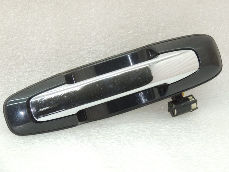Suzuki Grand Vitara II Ārējais labās puses durvju rokturis hroms/melns 8281052D10GZ9