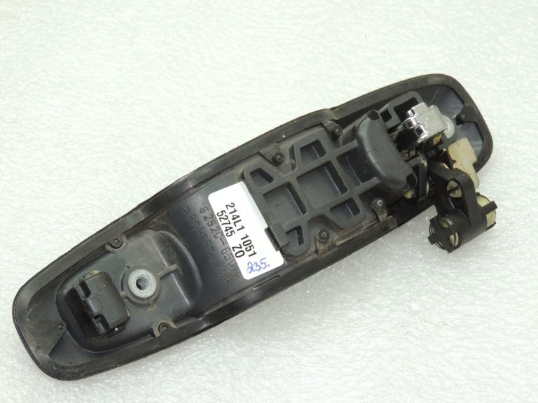 Suzuki Grand Vitara II kreiso ārdurvju ārējā rokturis hroms/melns 8282052D10GZ9