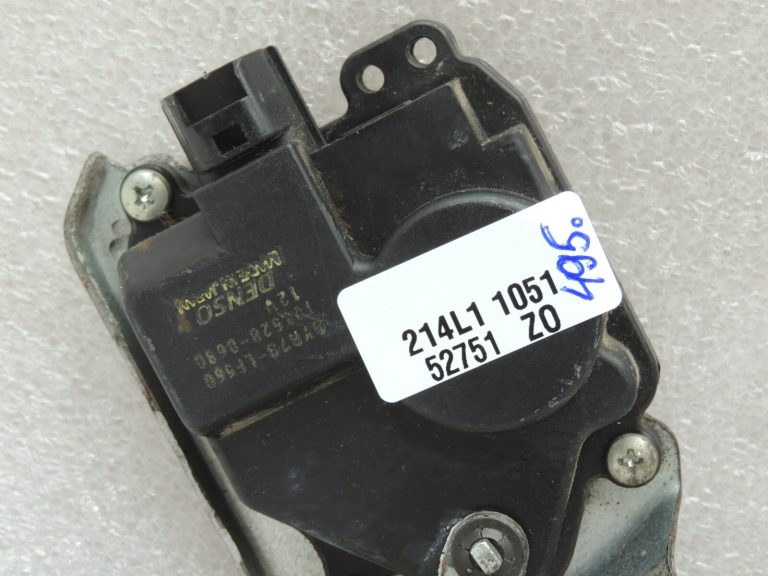 Suzuki Jimny III Durvju slēdzene priekšējā kreisā 82202-81A21