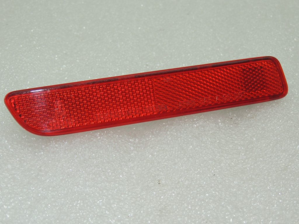 OEM Suzuki SX4 aizmugurējais kreisais atstarotājs 3597079J02, 3597079J01
