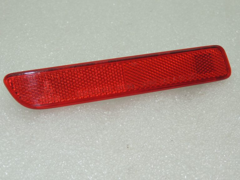 OEM Suzuki SX4 aizmugurējais kreisais atstarotājs 3597079J02, 3597079J01