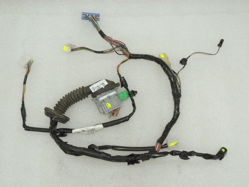 Suzuki SX4 Priekšējo durvju instalācija priekšējā kreisā 3675679JA1