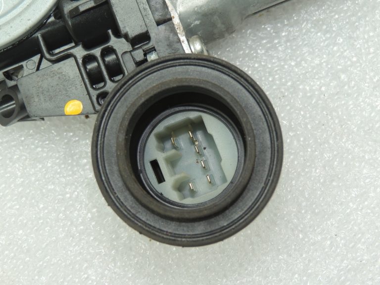 Suzuki Swift Mk1 dzinēja logu regulators priekšējais kreisais 83440-63J50
