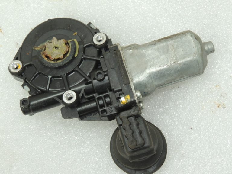 Suzuki Swift Mk1 dzinēja logu regulators priekšējais labais 83410-63J50